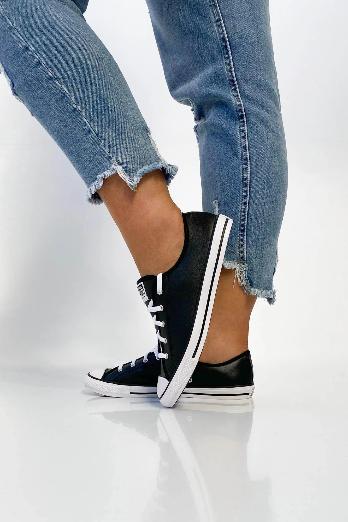 Converse Chuck Taylor Dainty Leather Low Black