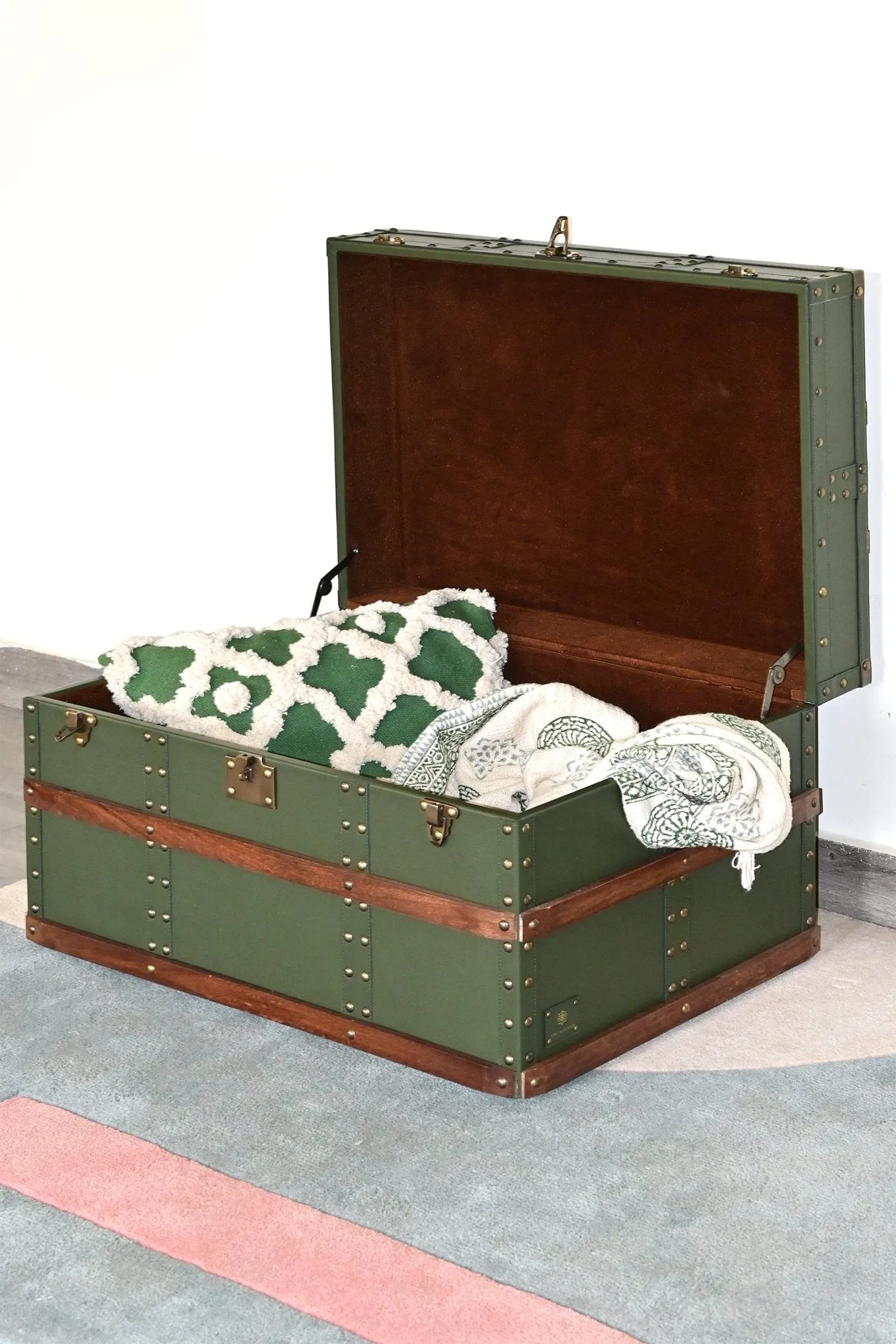 DIVINE - BED END LEATHER TRUNK