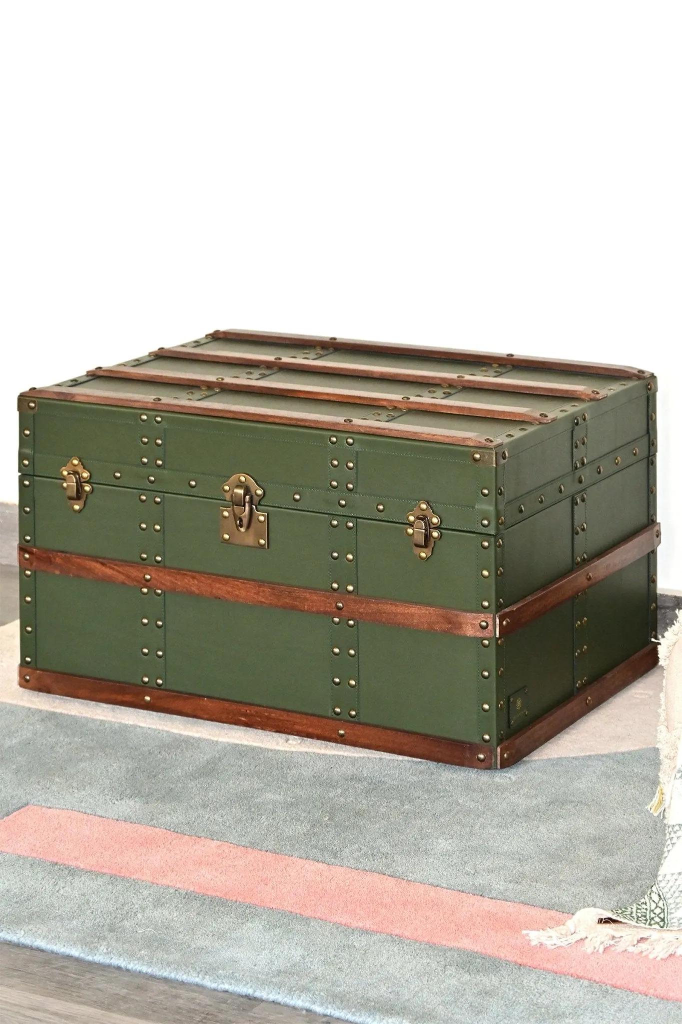 DIVINE - BED END LEATHER TRUNK