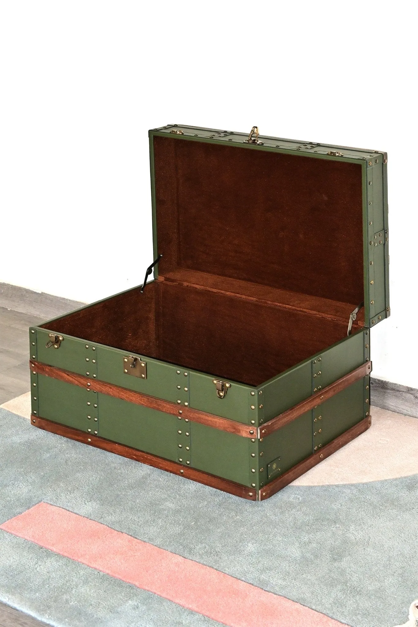 DIVINE - BED END LEATHER TRUNK