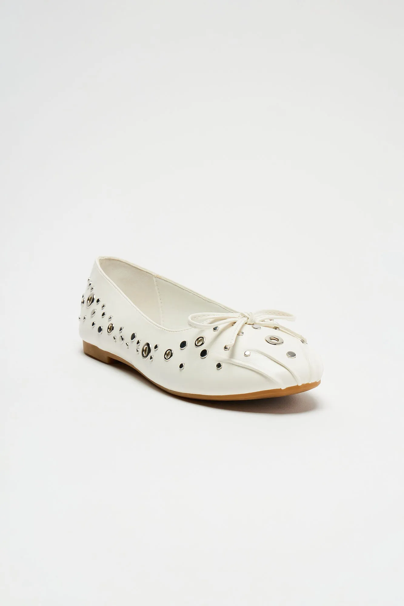 So In Love Grommet Flats - White