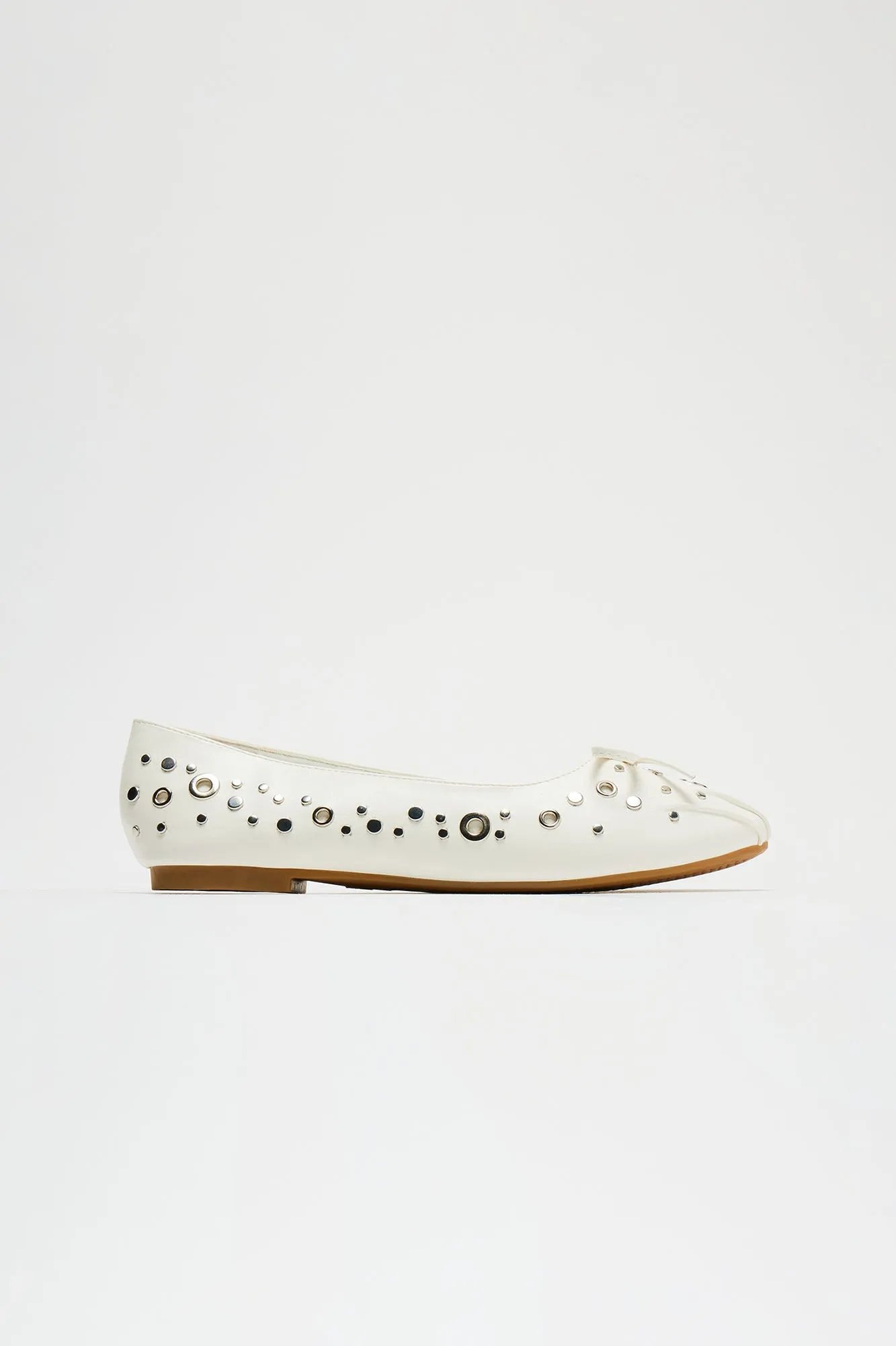 So In Love Grommet Flats - White