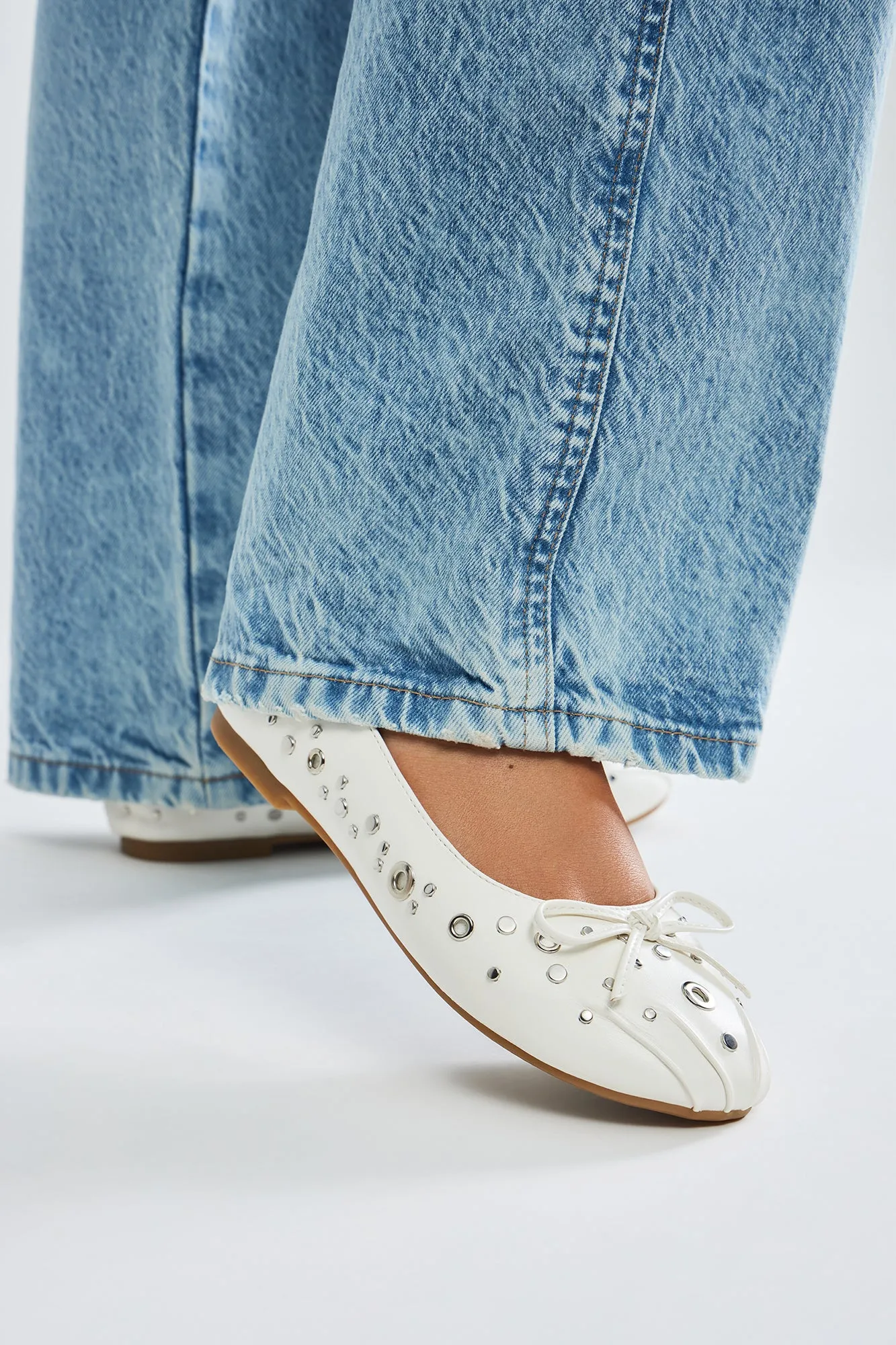 So In Love Grommet Flats - White