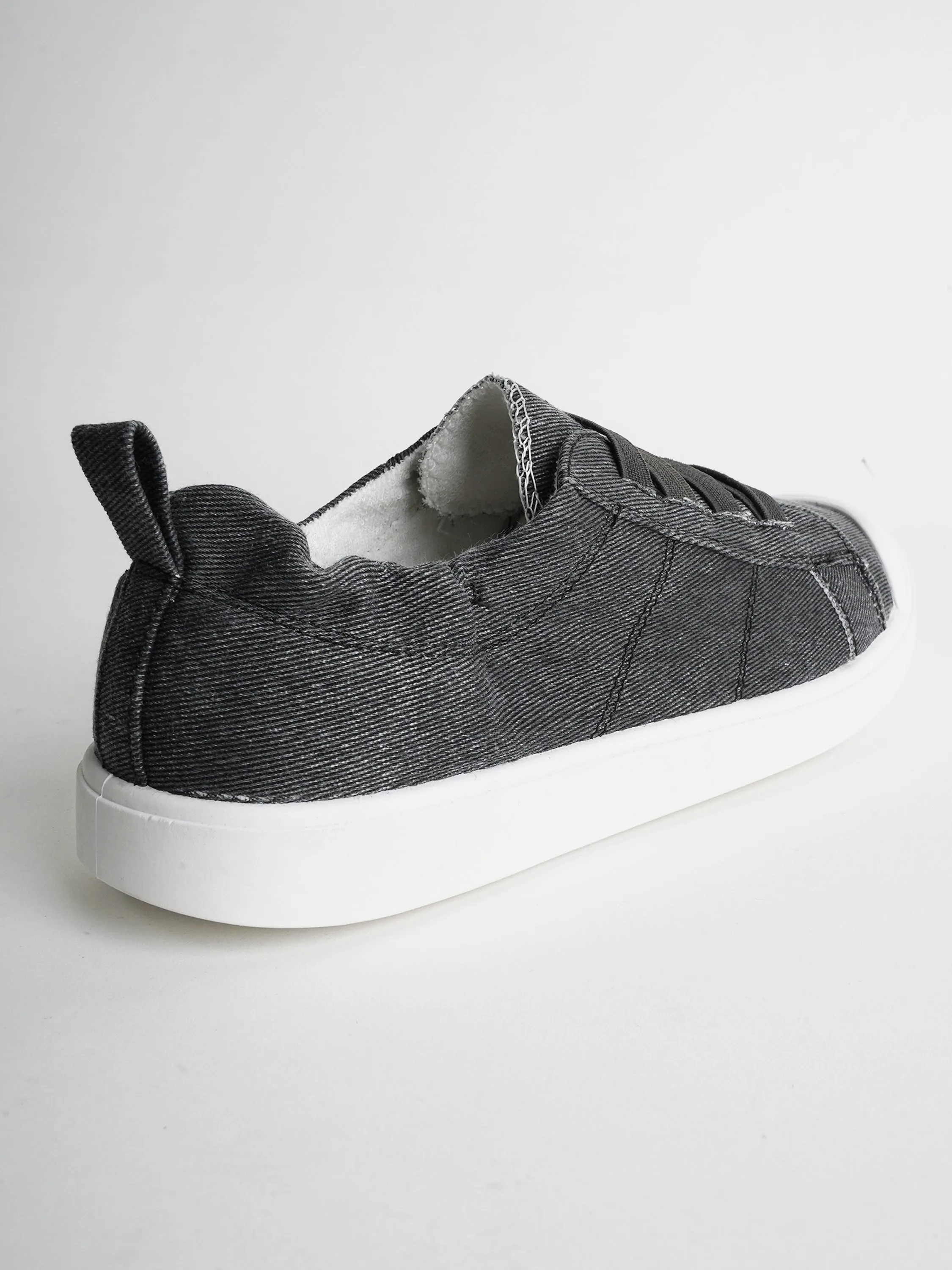 Taylor Low-top Slip-on Sneakers